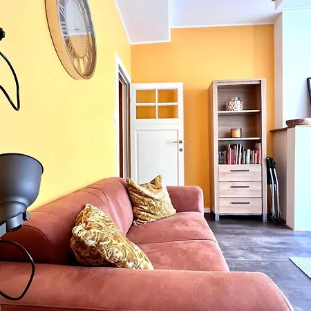 1 Min Beachfront & Sea View Sleeps 6 *