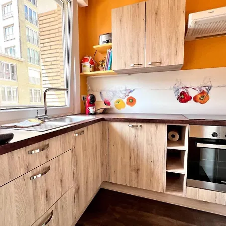 1 Min Beachfront & Sea View Sleeps 6