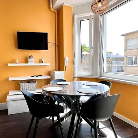 1 Min Beachfront & Sea View Sleeps 6