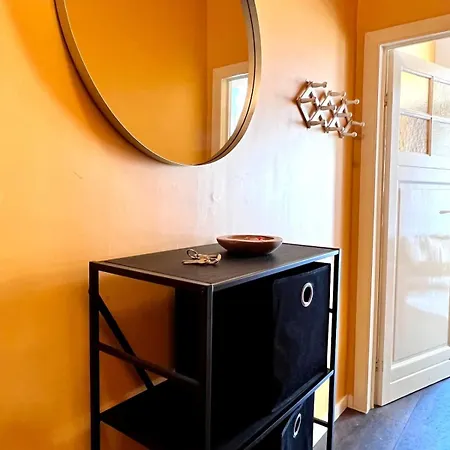 1 Min Beachfront & Sea View Sleeps 6 *
