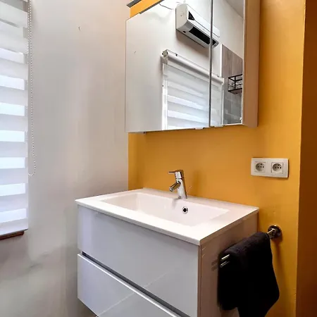 1 Min Beachfront & Sea View Sleeps 6 Apartment De Panne