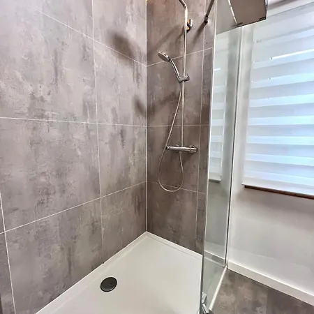Apartment 1 Min Beachfront & Sea View Sleeps 6 *