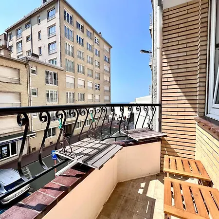 Apartment 1 Min Beachfront & Sea View Sleeps 6