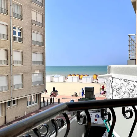 Apartment 1 Min Beachfront & Sea View Sleeps 6