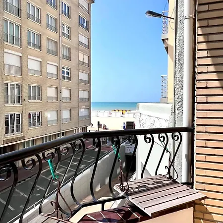 Apartment 1 Min Beachfront & Sea View Sleeps 6 *